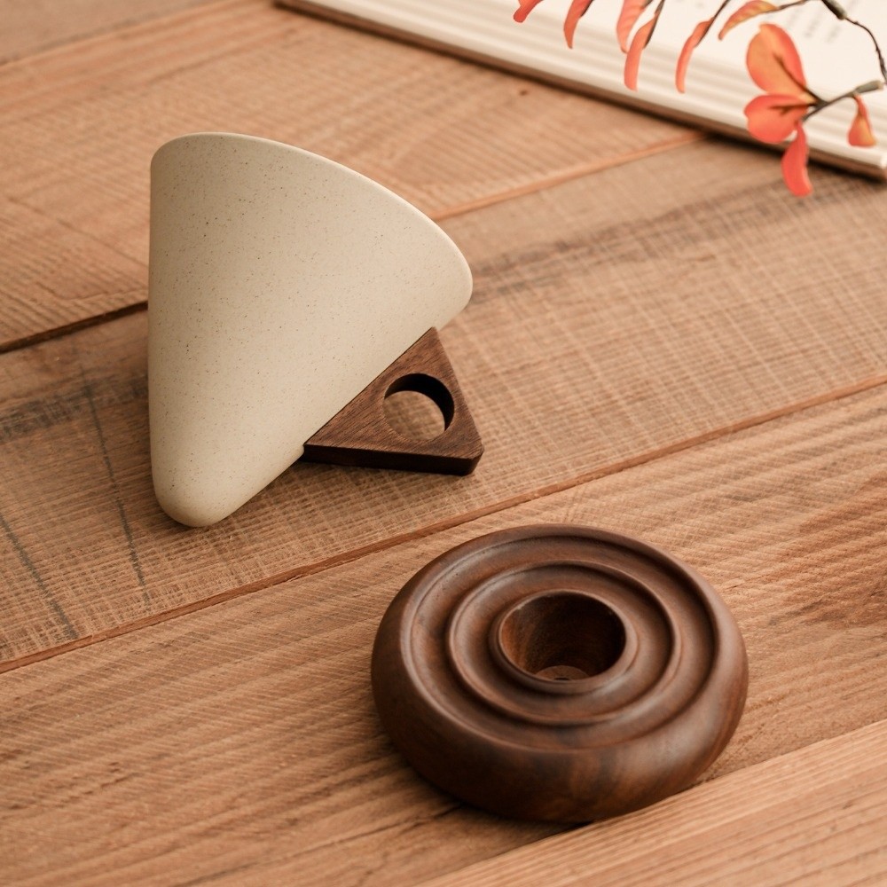 Coffee Tea Flask - Grobe Keramik-Dreieckstasse im Retro-Stil mit Holzsockel,